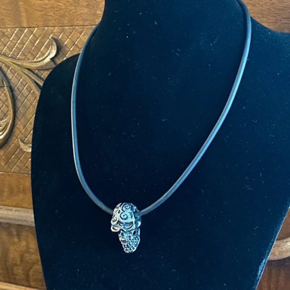 Gothic Scull Pendant Necklace - Picture 1 of 7